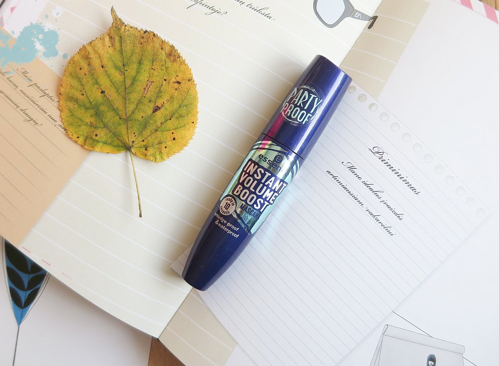 Apžvalga: “Essence” netepantis, vandeniui atsparus tušas “Instant volume boost”